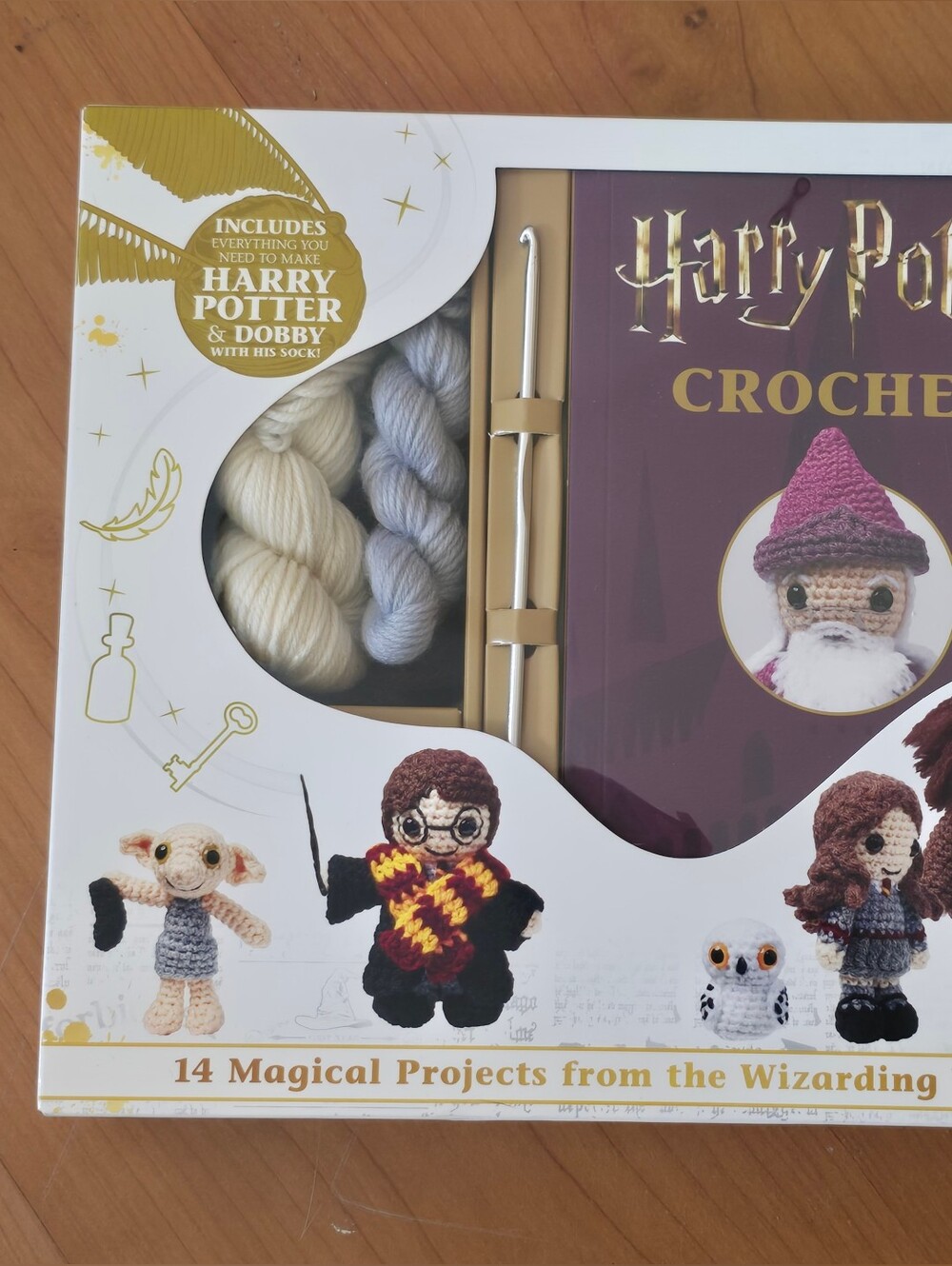 Warner Bros. Crochet Kit - Cream and Gray Yarn Set